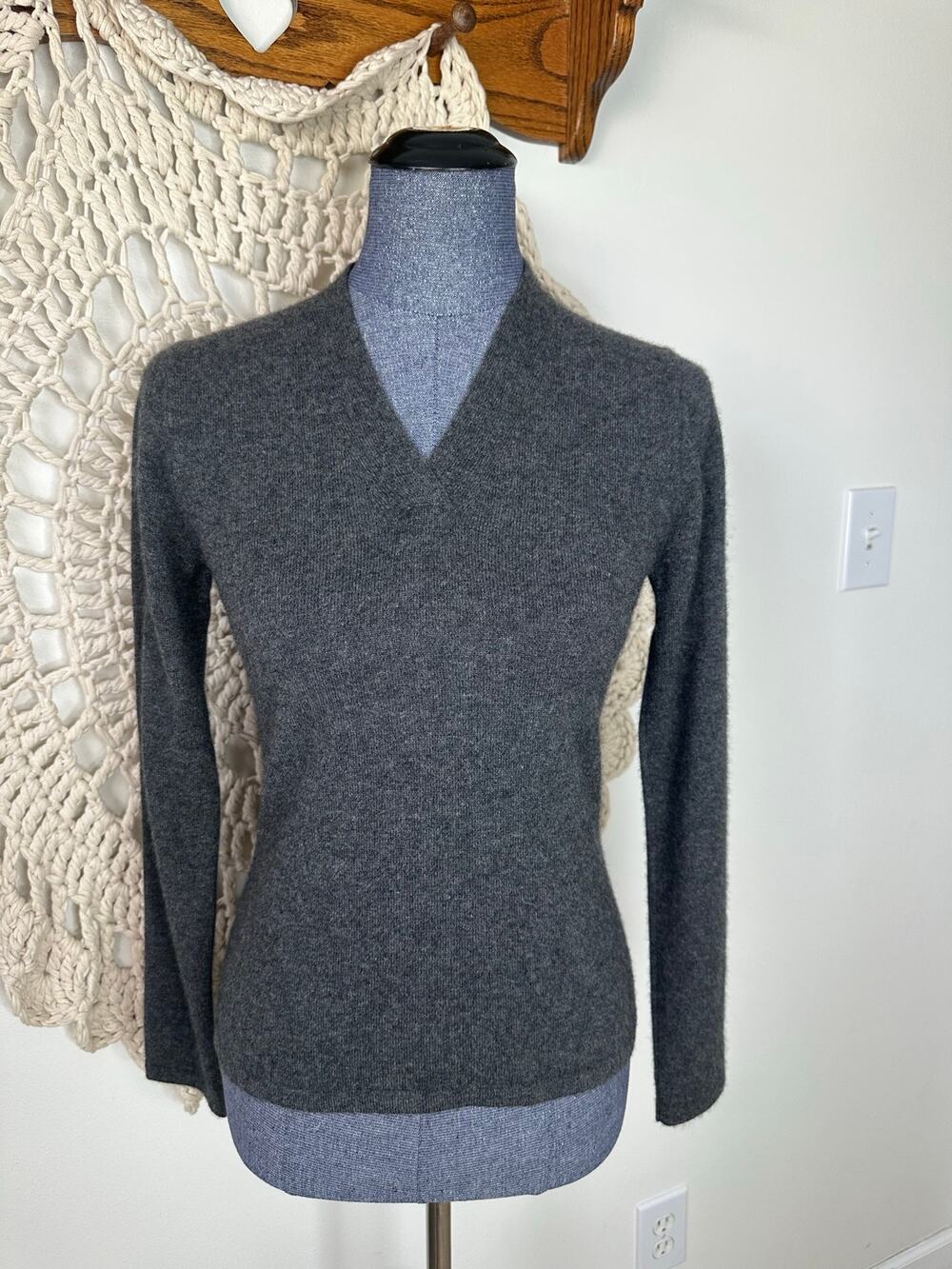 Vintage Y2K For The Republic Gray V Neck Sweater Size Small